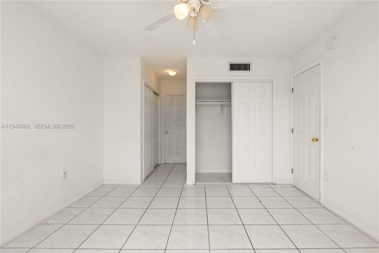 1700 NE 191st St, Unit 202, Miami, FL 33179 Photo