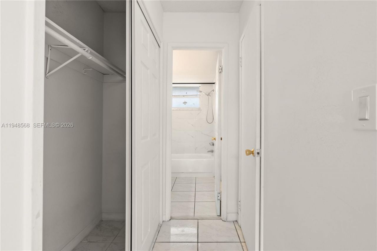 1700 NE 191st St, Unit 202, Miami, FL 33179 Photo