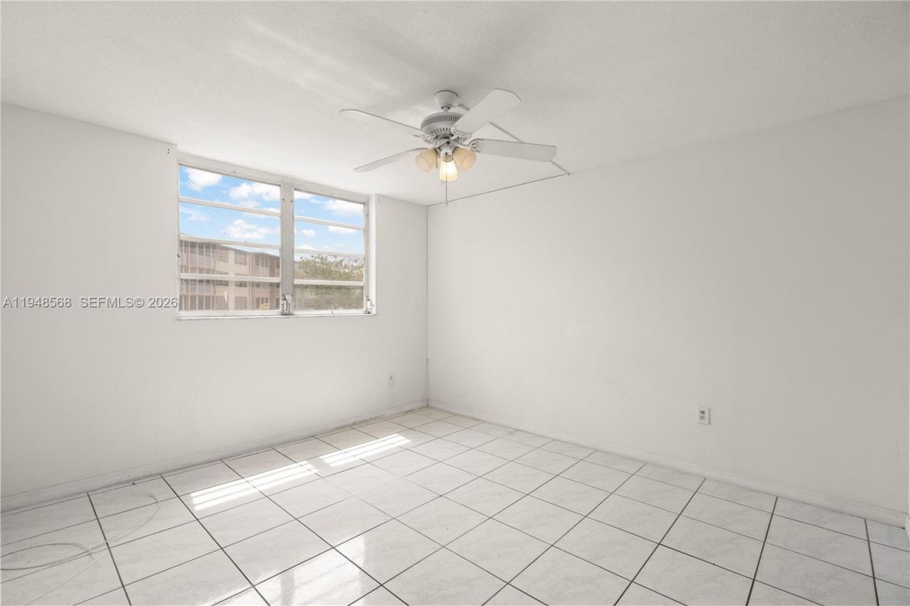 1700 NE 191st St, Unit 202, Miami, FL 33179 Photo