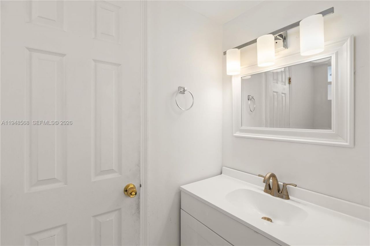 1700 NE 191st St, Unit 202, Miami, FL 33179 Photo