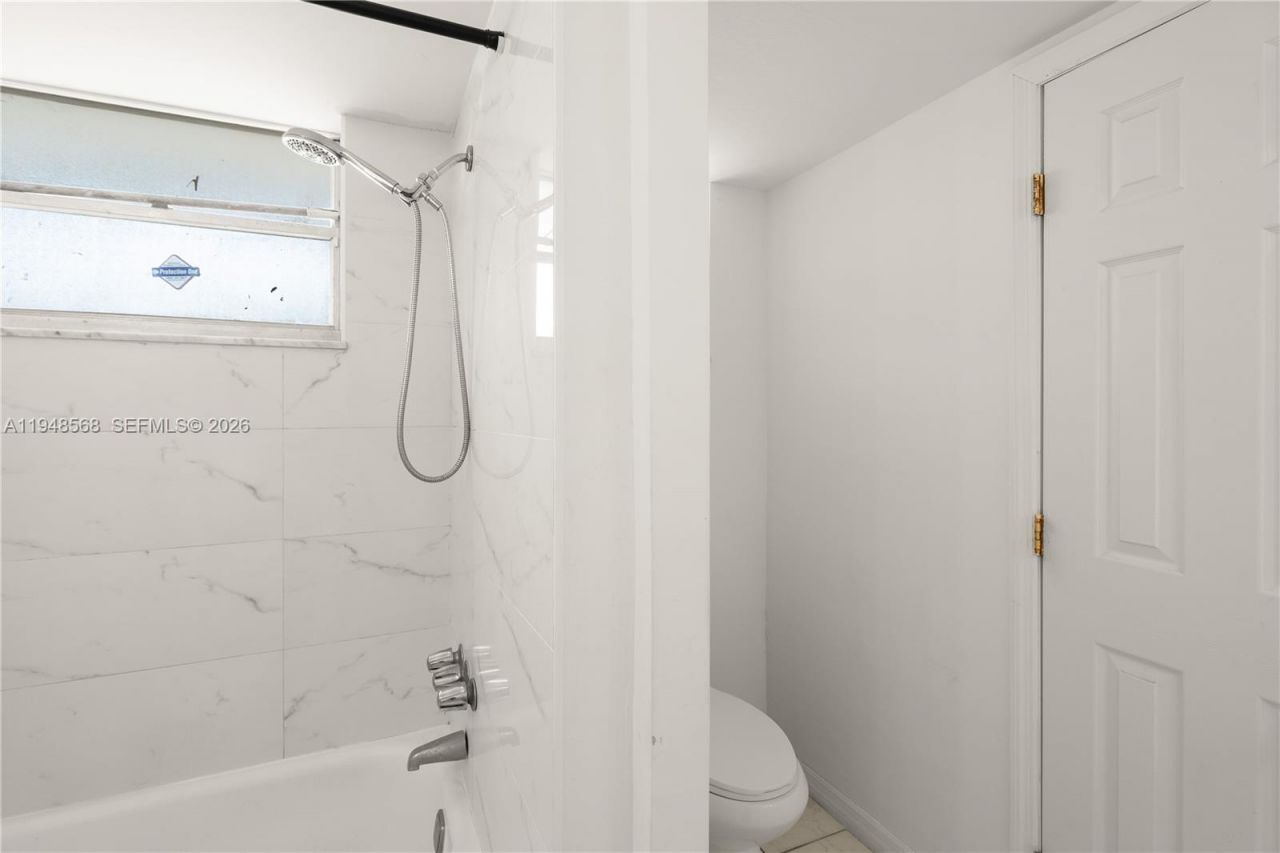 1700 NE 191st St, Unit 202, Miami, FL 33179 Photo