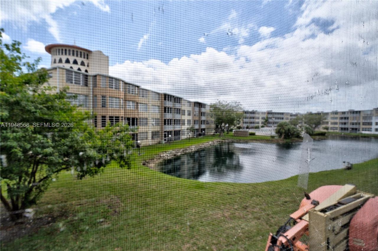 1700 NE 191st St, Unit 202, Miami, FL 33179 Photo