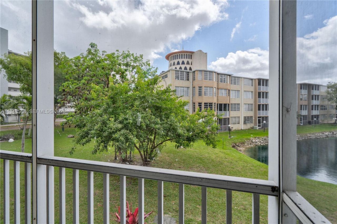 1700 NE 191st St, Unit 202, Miami, FL 33179 Photo