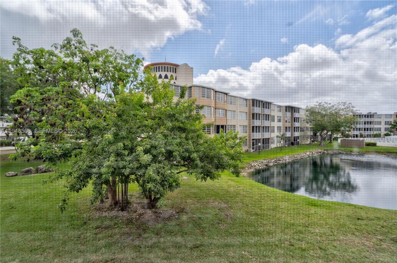 1700 NE 191st St, Unit 202, Miami, FL 33179 Photo