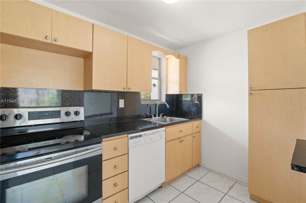 1700 NE 191st St, Unit 202, Miami, FL 33179 Photo