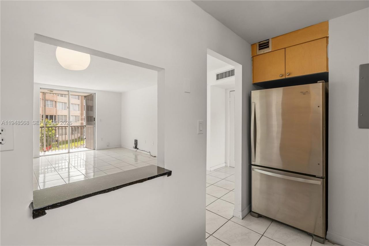 1700 NE 191st St, Unit 202, Miami, FL 33179 Photo