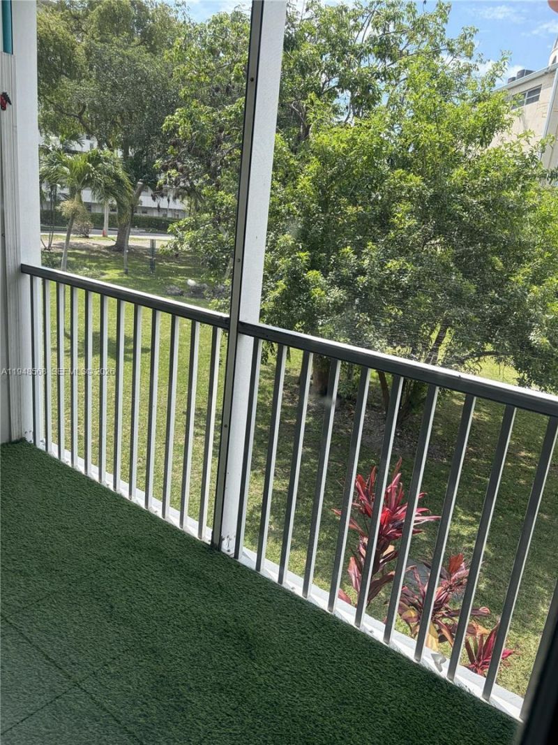 1700 NE 191st St, Unit 202, Miami, FL 33179 Photo