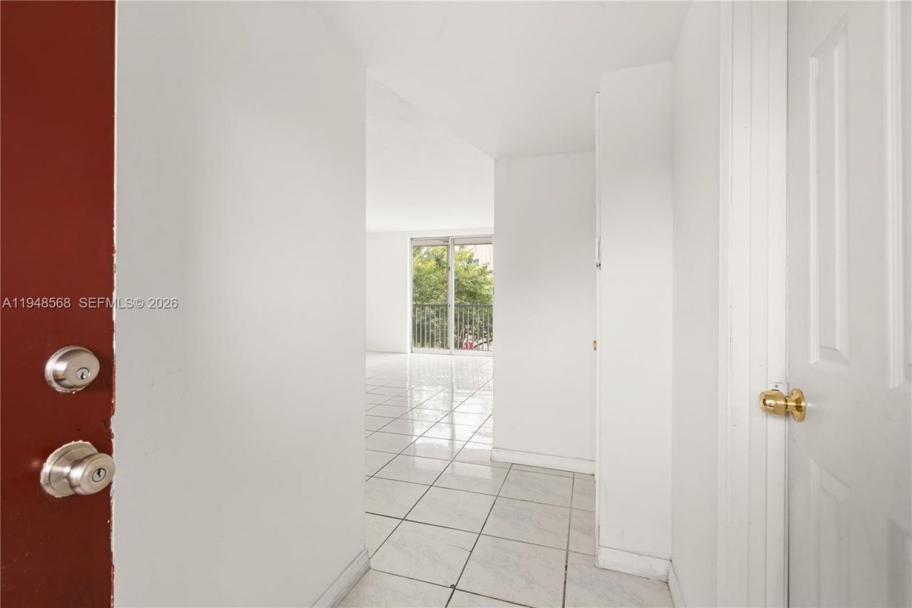 1700 NE 191st St, Unit 202, Miami, FL 33179 Photo