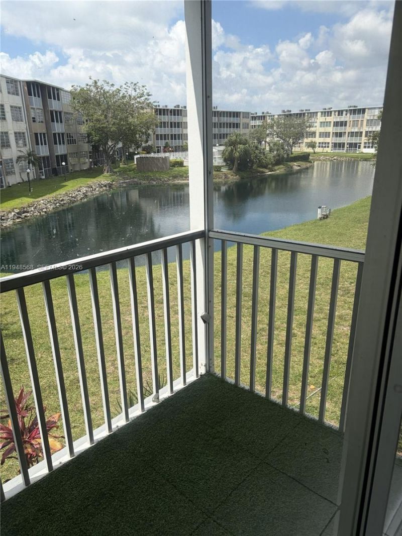 1700 NE 191st St, Unit 202, Miami, FL 33179 Photo