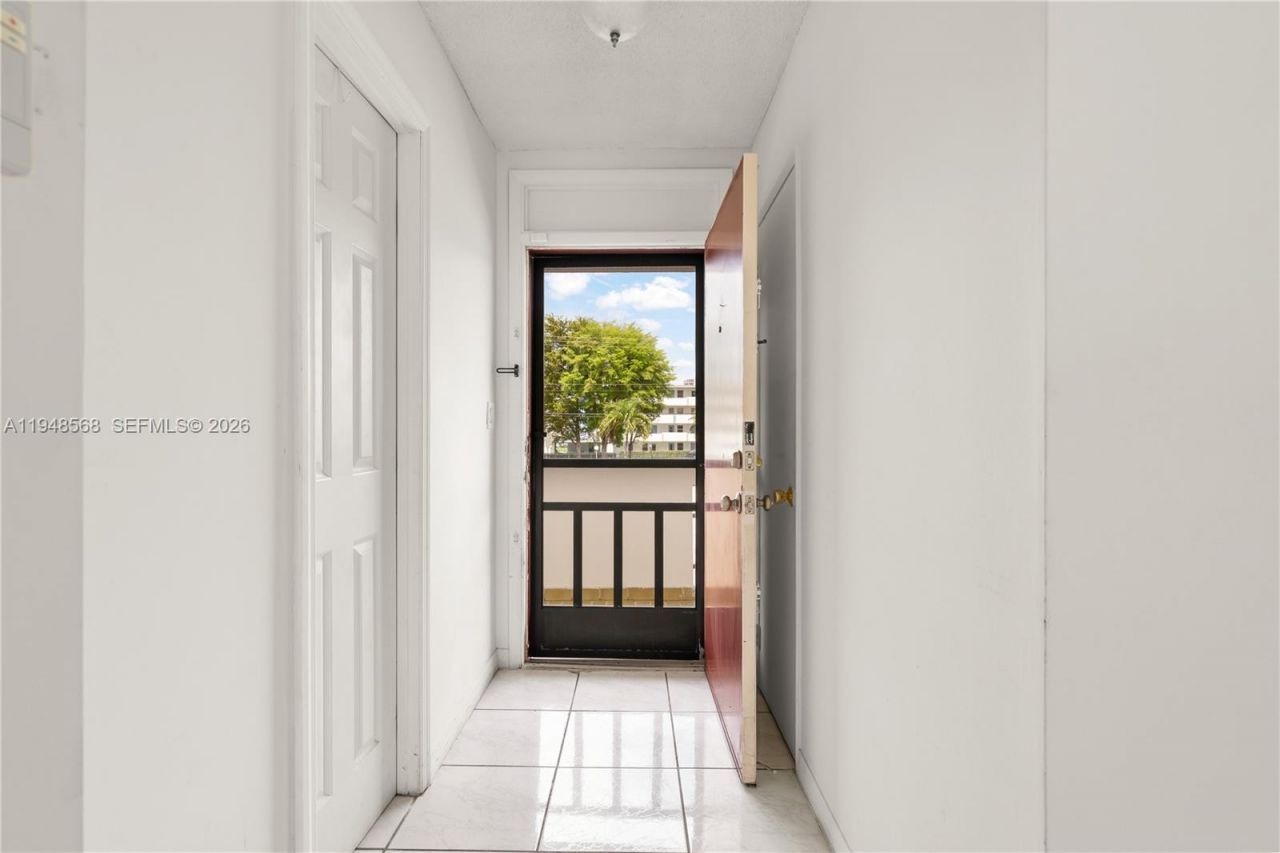 1700 NE 191st St, Unit 202, Miami, FL 33179 Photo