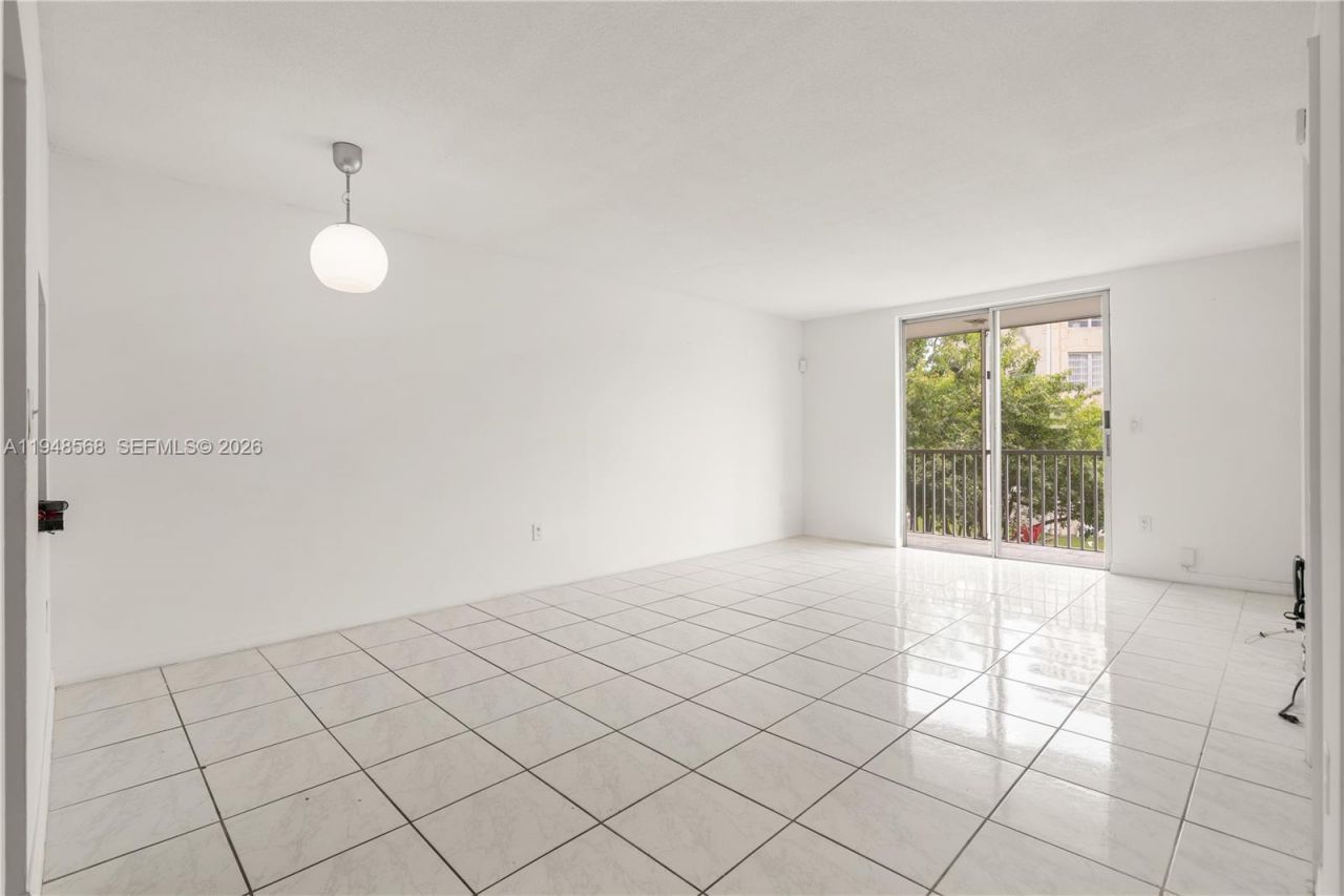 1700 NE 191st St, Unit 202, Miami, FL 33179 Photo