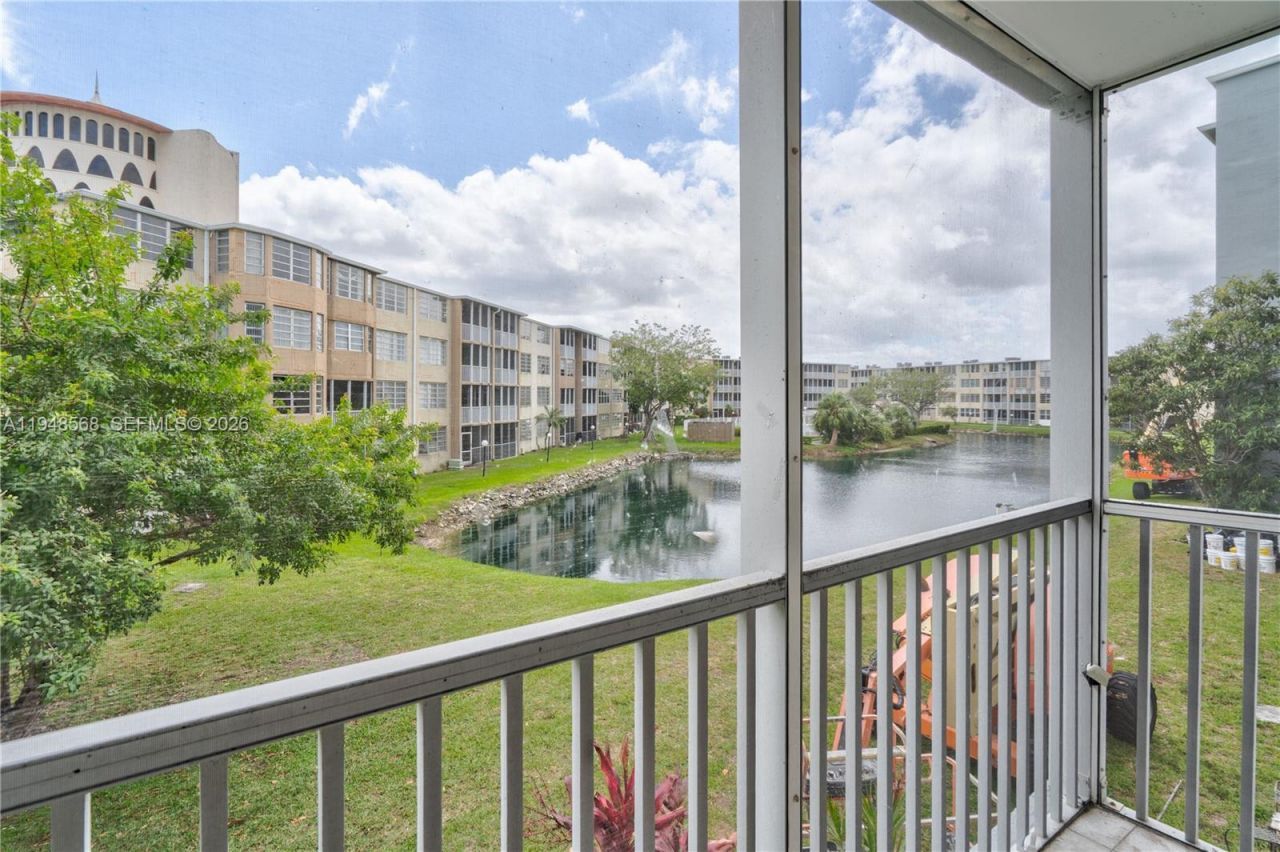 1700 NE 191st St, Unit 202, Miami, FL 33179 Photo
