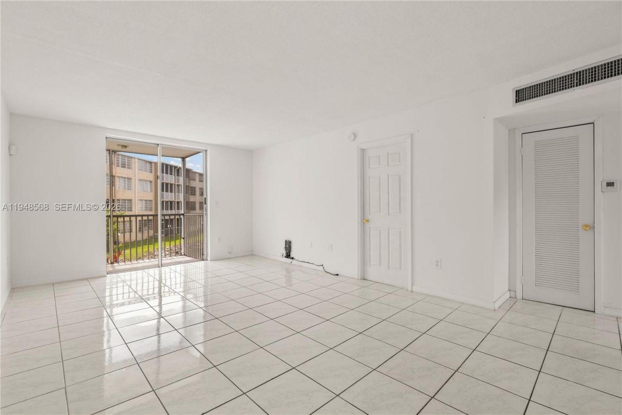 1700 NE 191st St, Unit 202, Miami, FL 33179 Photo