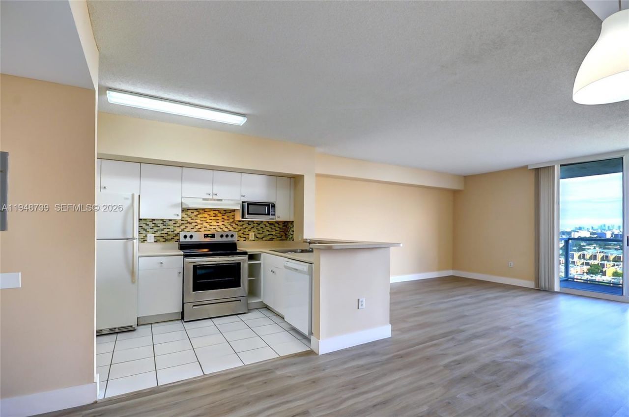 5077 NW 7th St, Unit TS7, Miami, FL 33126 Photo