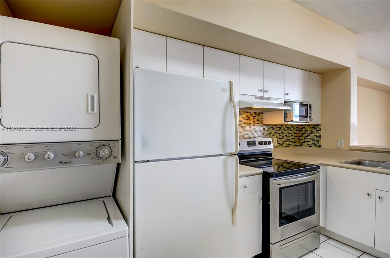 5077 NW 7th St, Unit TS7, Miami, FL 33126 Photo