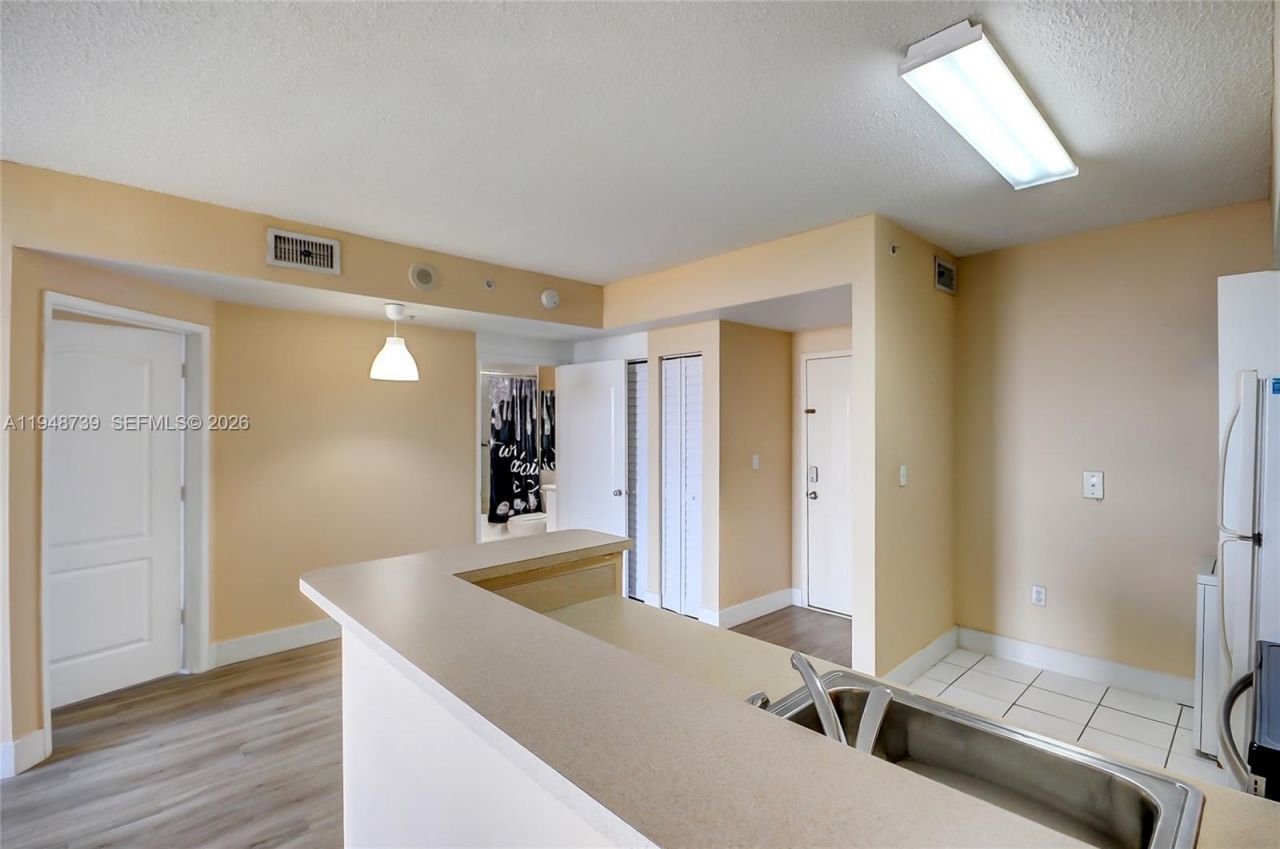 5077 NW 7th St, Unit TS7, Miami, FL 33126 Photo