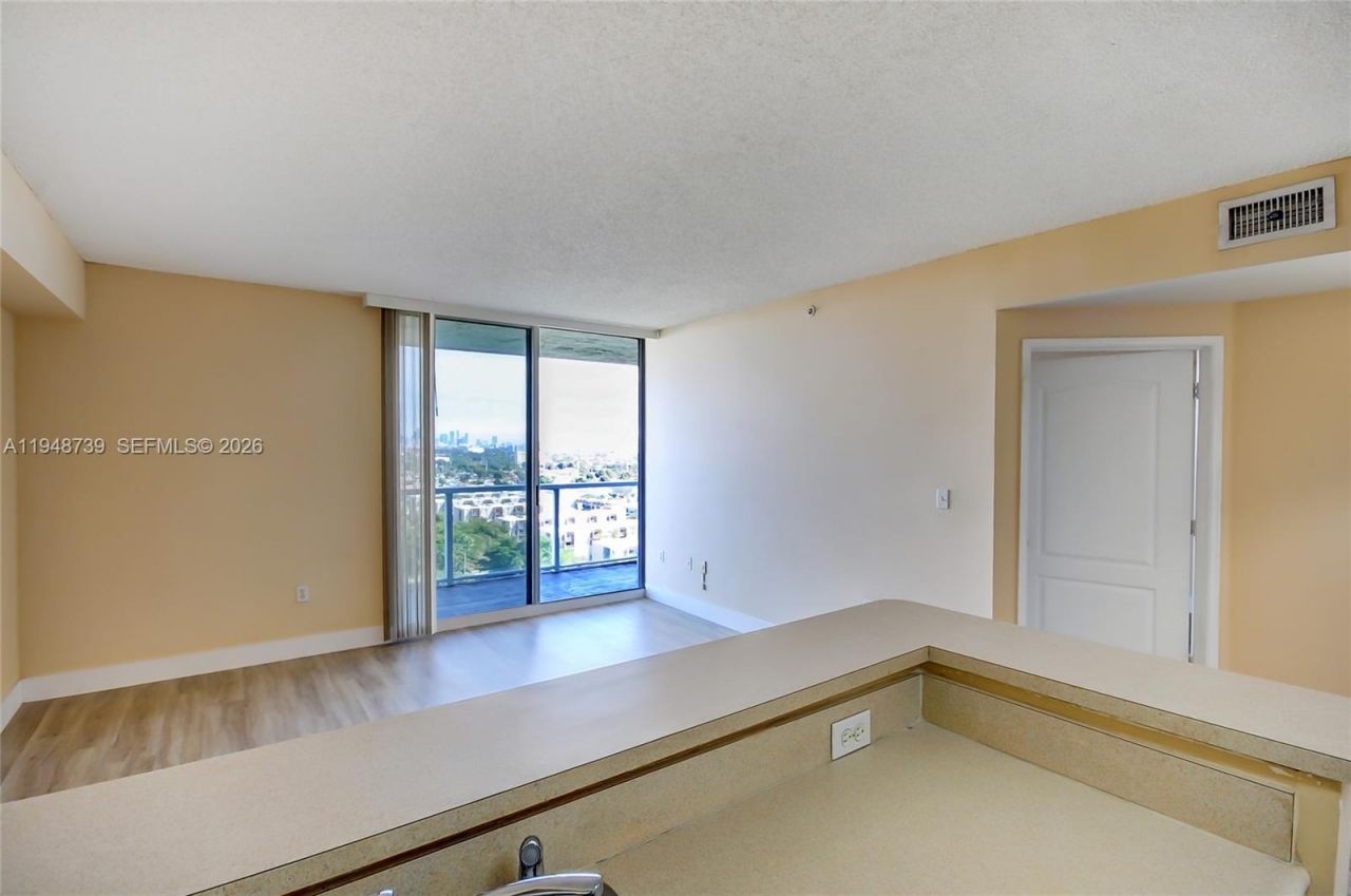 5077 NW 7th St, Unit TS7, Miami, FL 33126 Photo