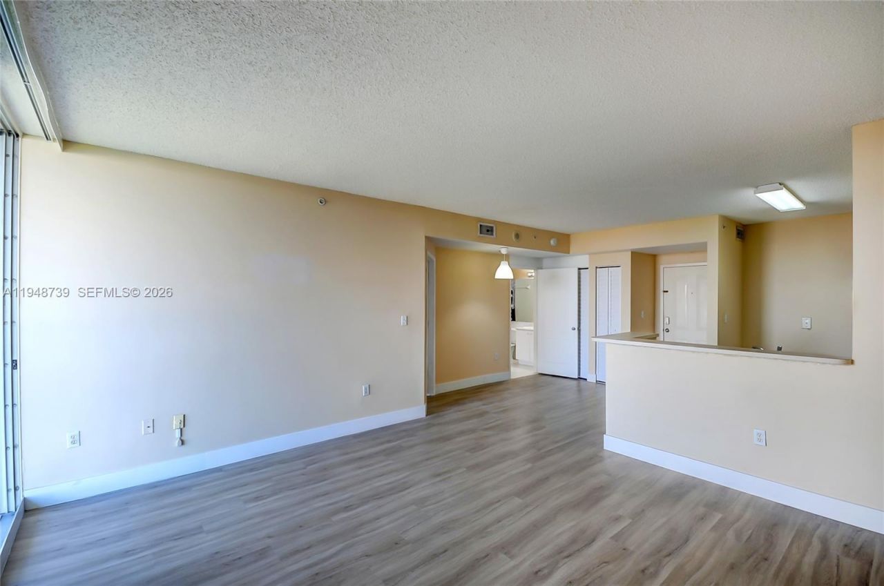 5077 NW 7th St, Unit TS7, Miami, FL 33126 Photo