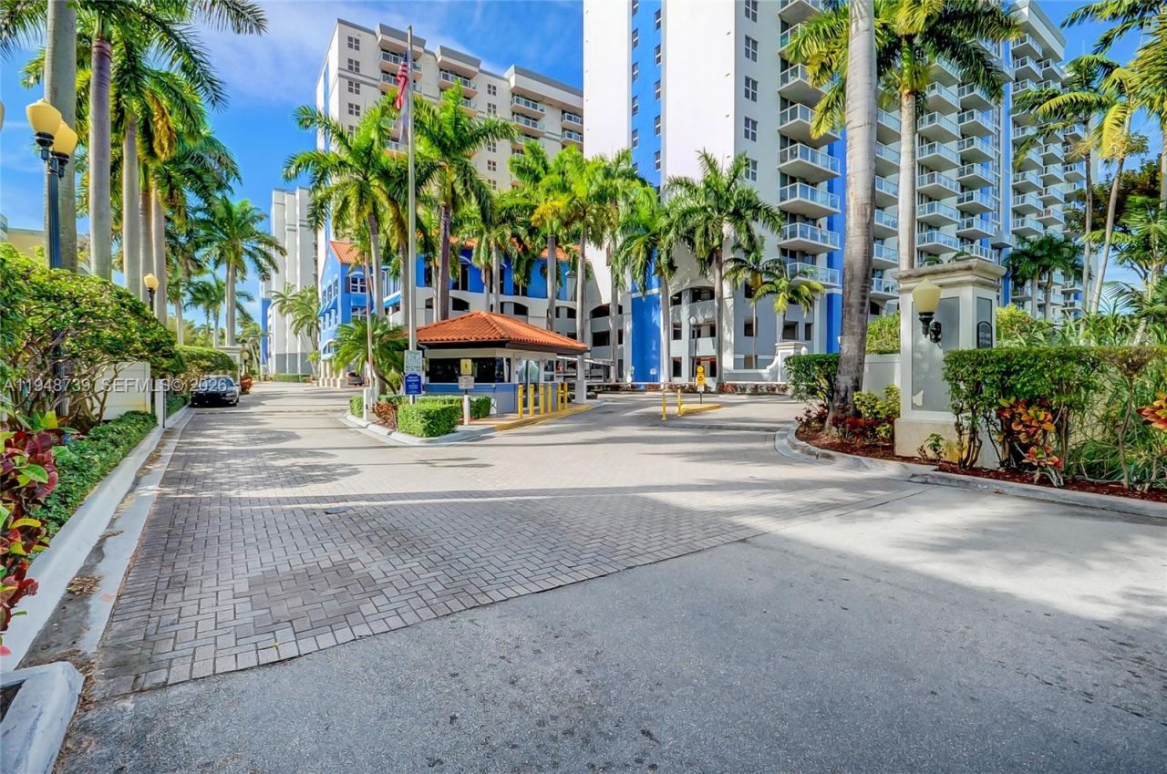 5077 NW 7th St, Unit TS7, Miami, FL 33126 Photo