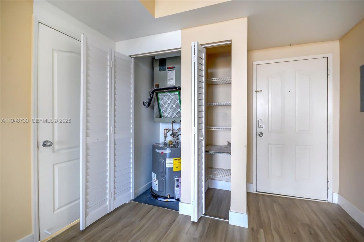 5077 NW 7th St, Unit TS7, Miami, FL 33126 Photo