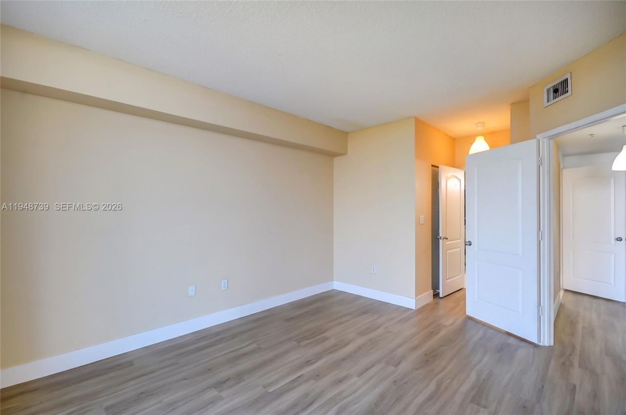 5077 NW 7th St, Unit TS7, Miami, FL 33126 Photo