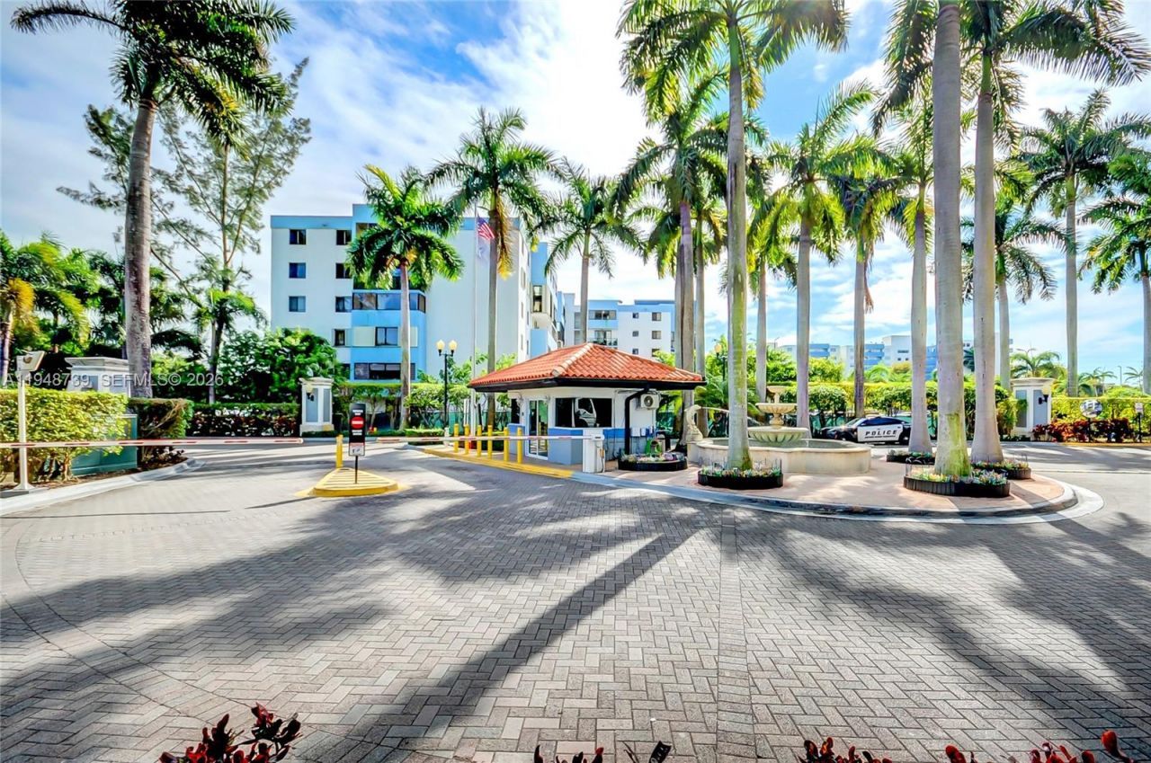 5077 NW 7th St, Unit TS7, Miami, FL 33126 Photo