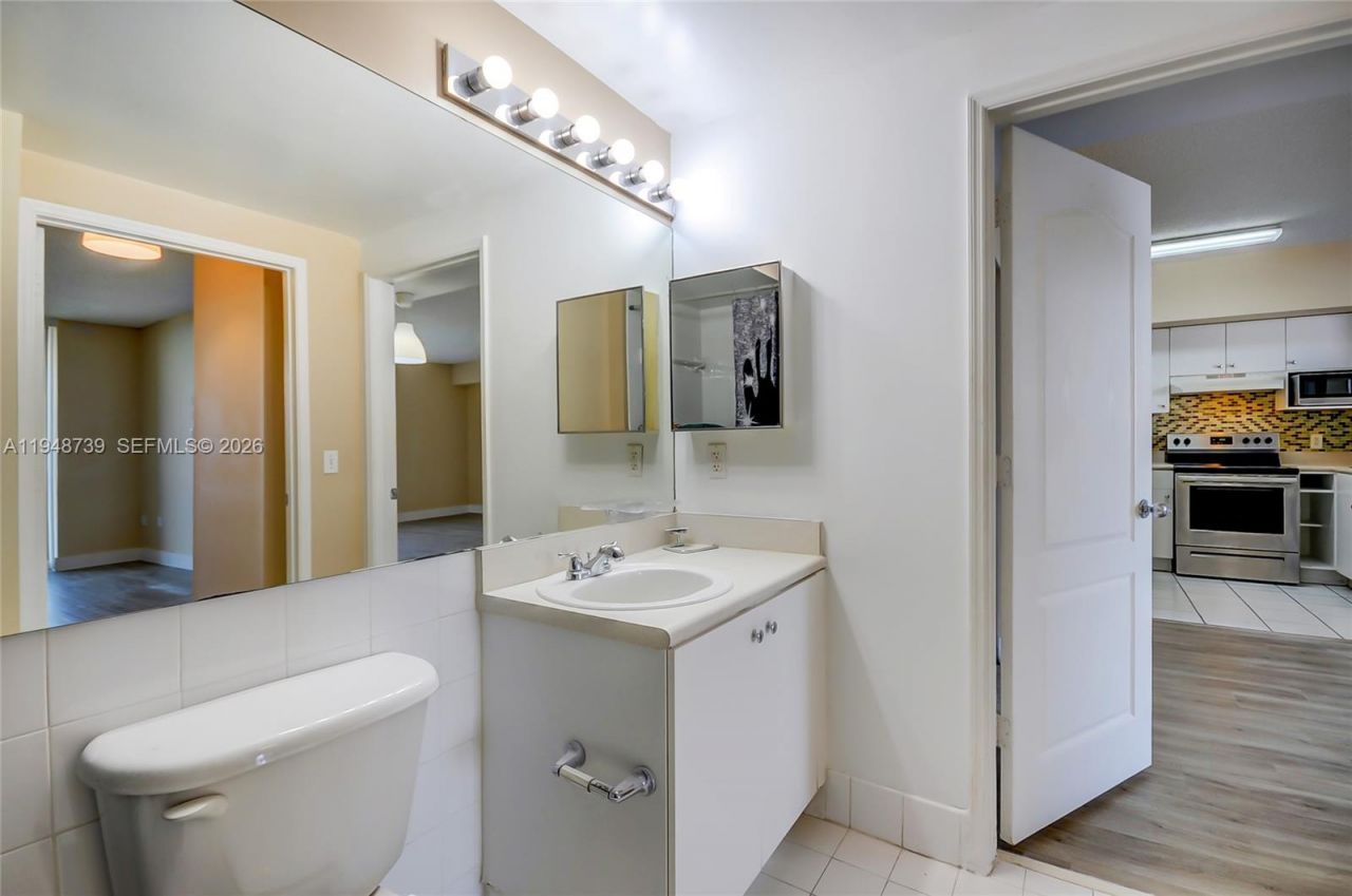 5077 NW 7th St, Unit TS7, Miami, FL 33126 Photo