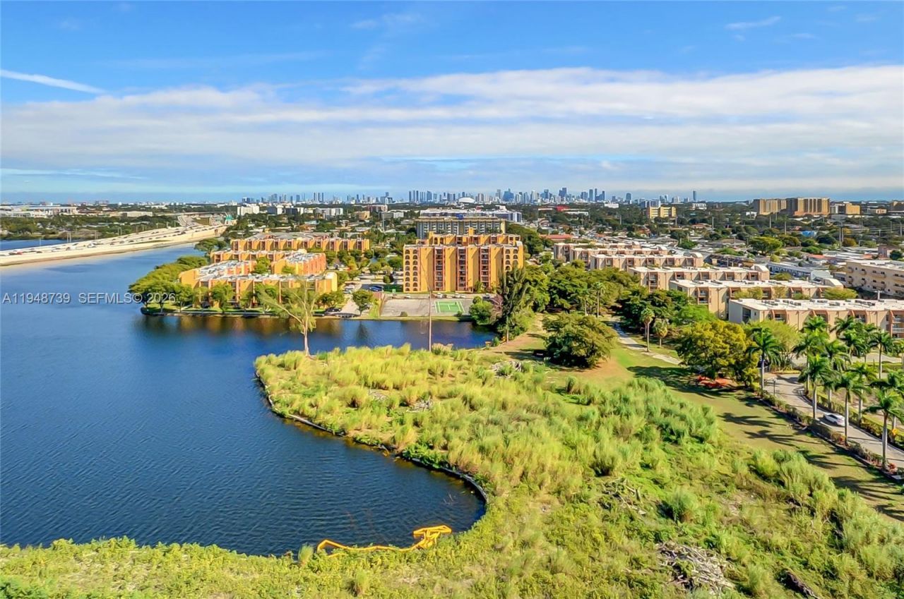 5077 NW 7th St, Unit TS7, Miami, FL 33126 Photo