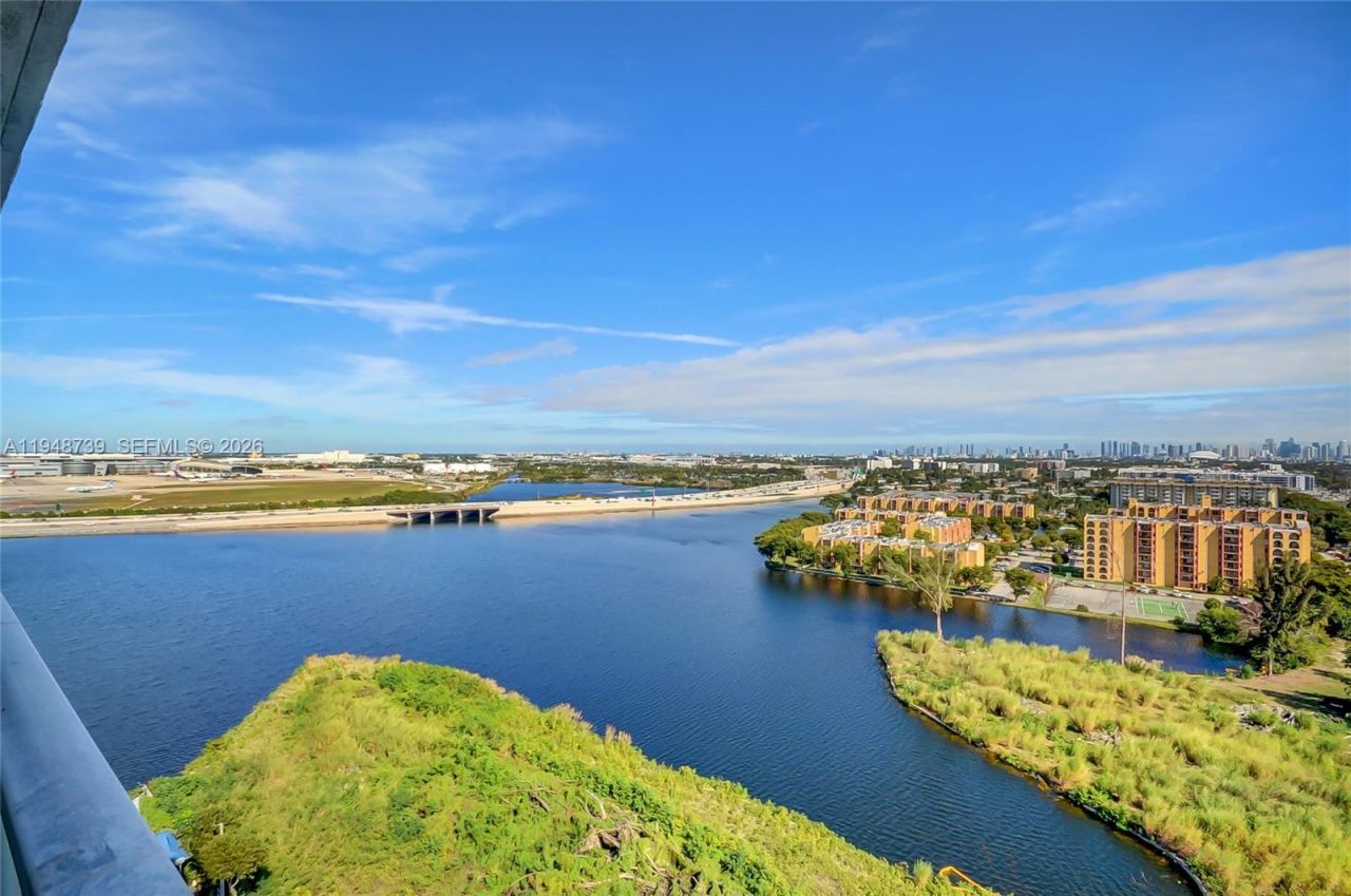 5077 NW 7th St, Unit TS7, Miami, FL 33126 Photo