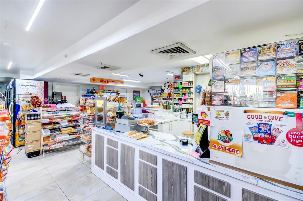 5077 NW 7th St, Unit TS7, Miami, FL 33126 Photo