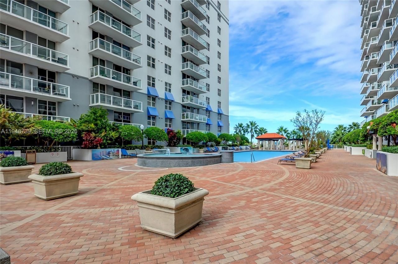 5077 NW 7th St, Unit TS7, Miami, FL 33126 Photo