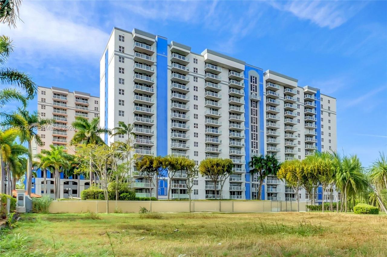 5077 NW 7th St, Unit TS7, Miami, FL 33126 Photo