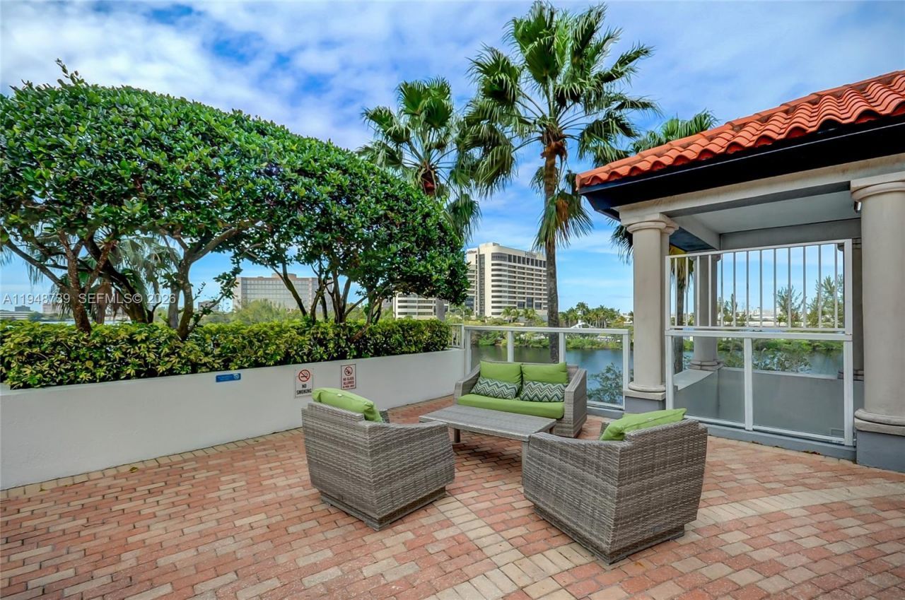 5077 NW 7th St, Unit TS7, Miami, FL 33126 Photo