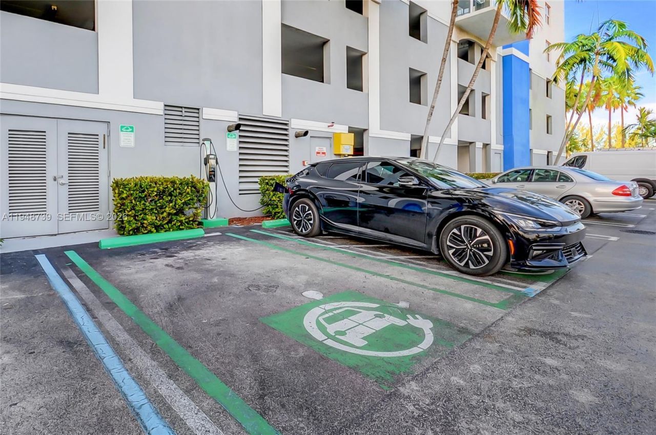 5077 NW 7th St, Unit TS7, Miami, FL 33126 Photo