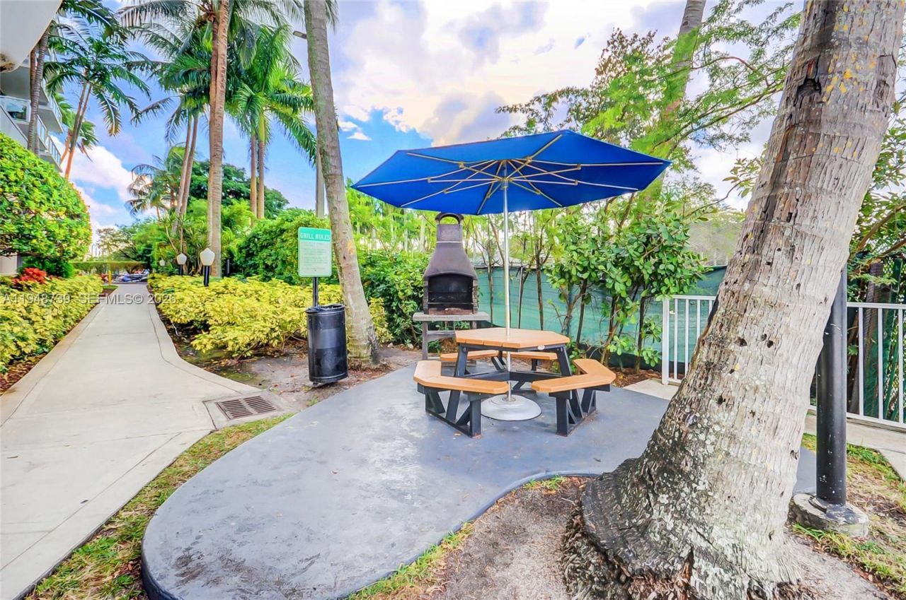 5077 NW 7th St, Unit TS7, Miami, FL 33126 Photo