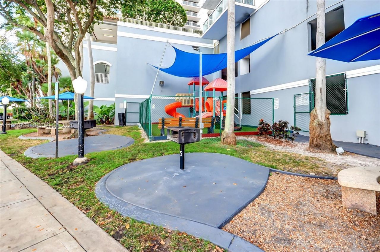 5077 NW 7th St, Unit TS7, Miami, FL 33126 Photo