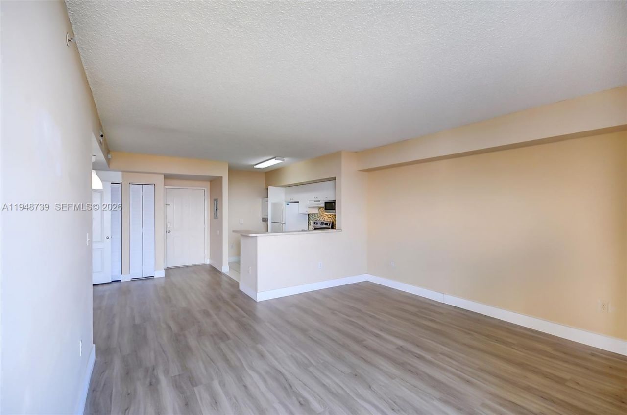 5077 NW 7th St, Unit TS7, Miami, FL 33126 Photo