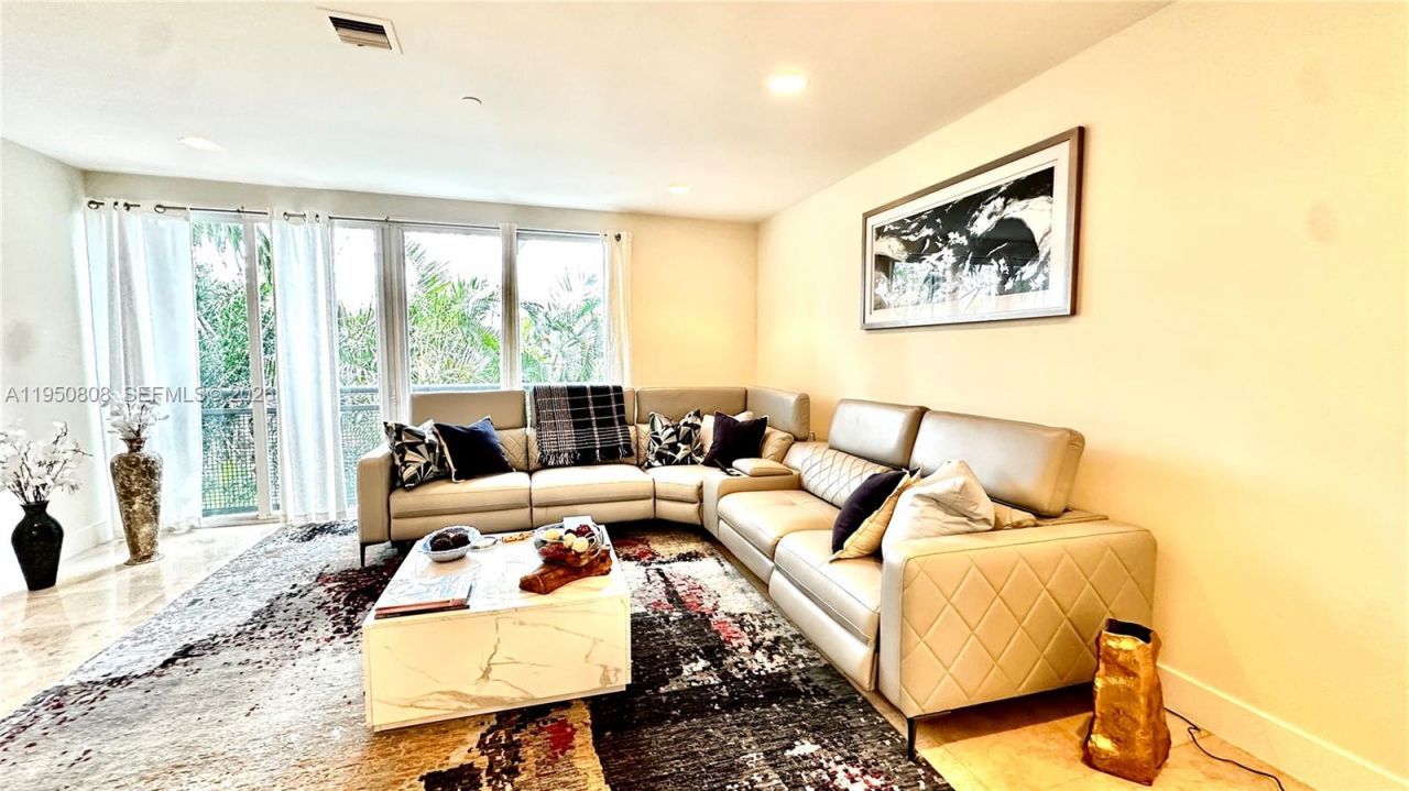 814 NE 19th Ave , Fort Lauderdale, FL 33304 Photo