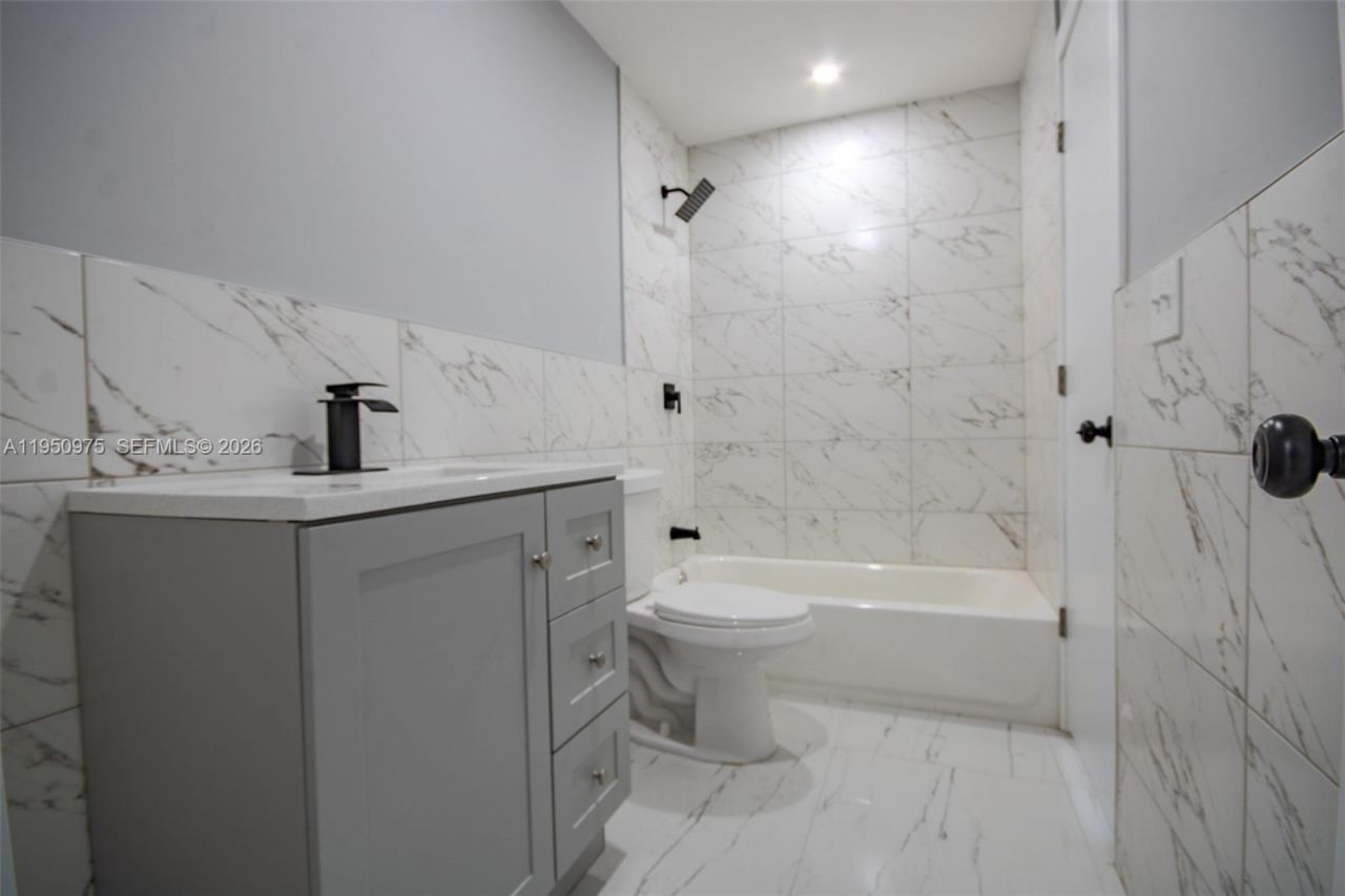 3313 NW 36th Ter, Lauderdale Lakes, FL 33309 Photo