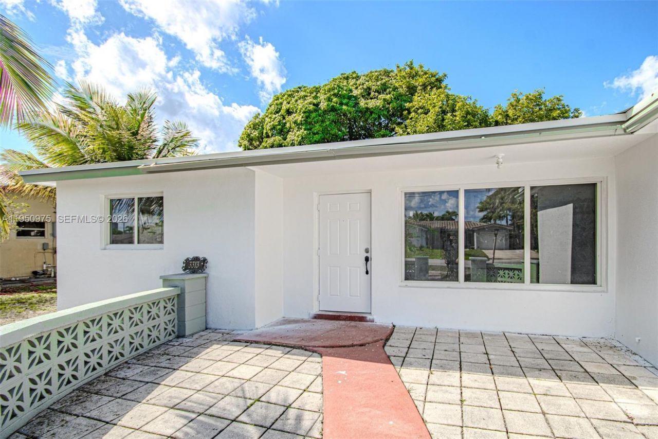 3313 NW 36th Ter, Lauderdale Lakes, FL 33309 Photo