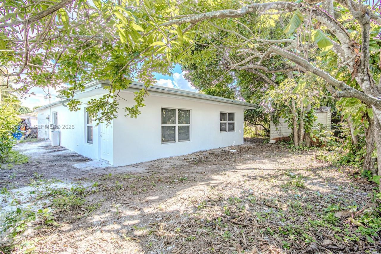 3313 NW 36th Ter, Lauderdale Lakes, FL 33309 Photo