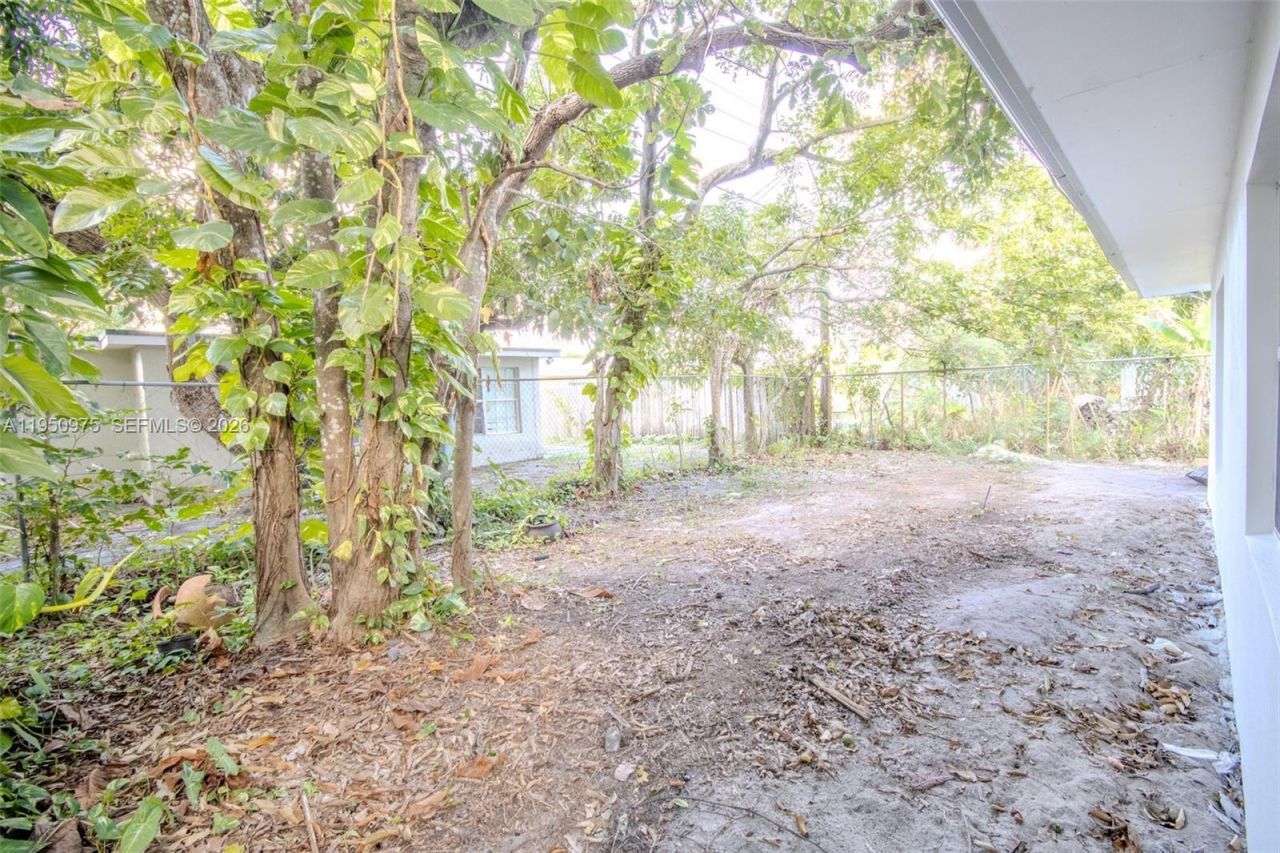 3313 NW 36th Ter, Lauderdale Lakes, FL 33309 Photo