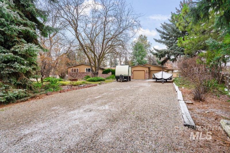 9518 Scorpio St, Boise, ID 83709 Main Photo