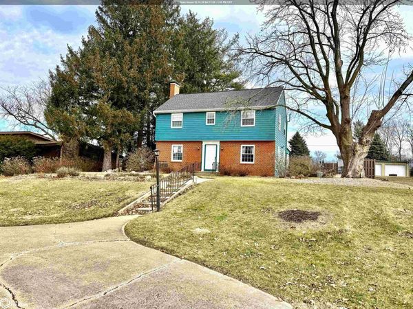 1710 Country Club Drive, Grinnell, IA 50112