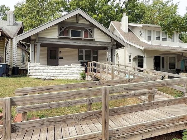 4034 Agnes Avenue, Kansas City, MO 64130