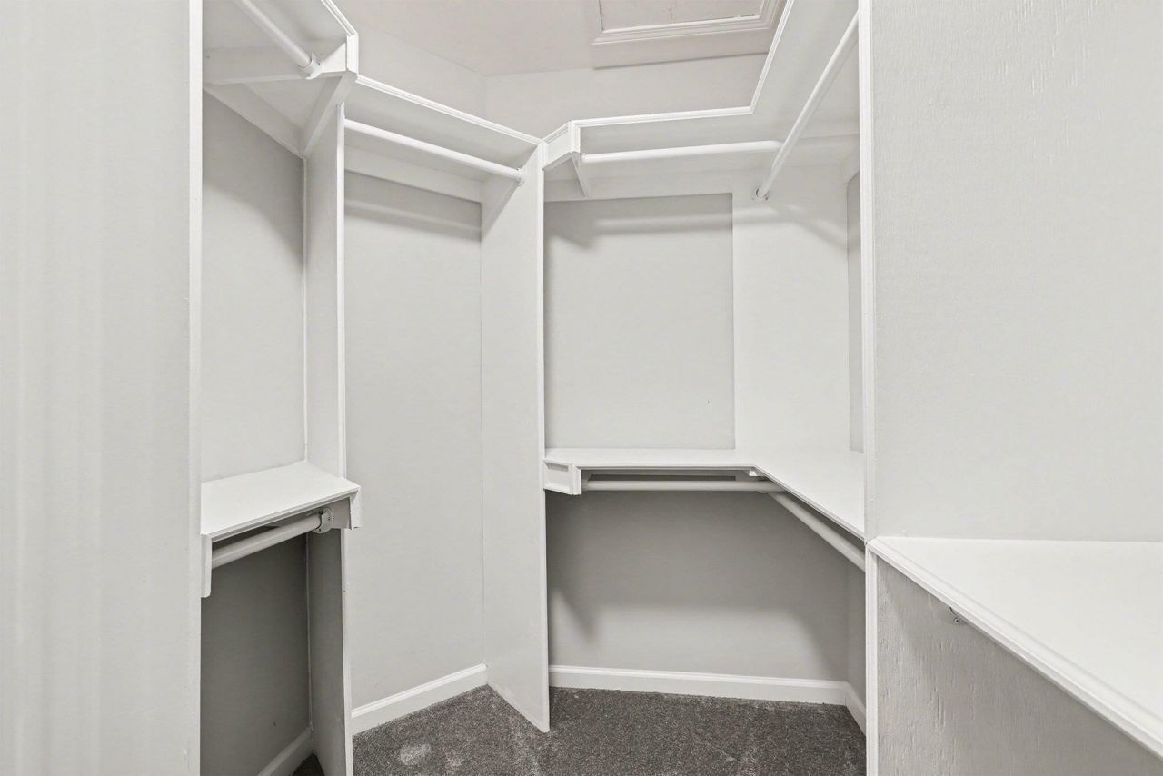 4970 Windsor Green Way Photo 19