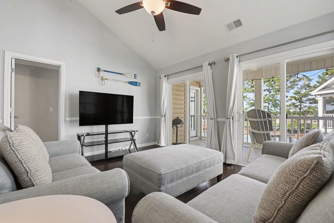 4970 Windsor Green Way Photo 8