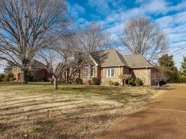 129 Buchanan Cir, Hendersonville, TN 37075