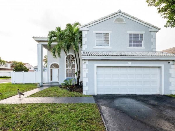 621 Lakeshore Ter, Davie, FL 33325