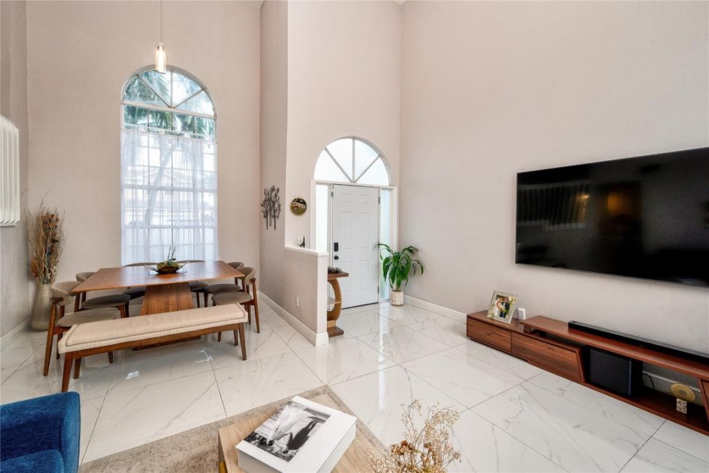 621 Lakeshore Terrace, Davie, FL 33325 Photo